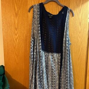 L/XL Charlie Paige navy and white fly away